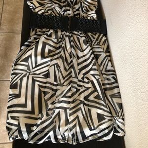 ❗️SALE ❗️Black and White Pattern Dress with Belt